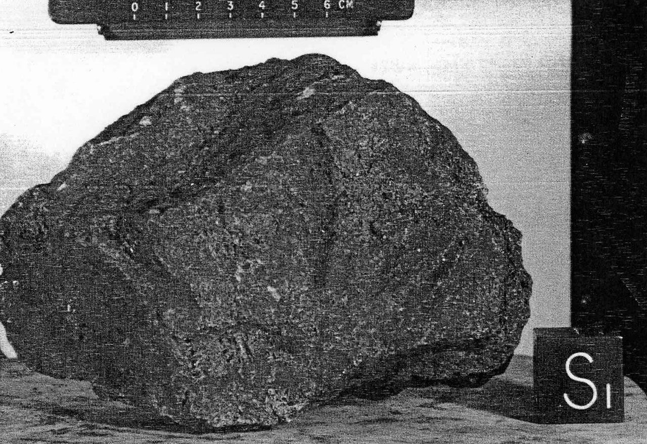 ก้อนหินที่ถูกนมาจากดวงจันทร์ 