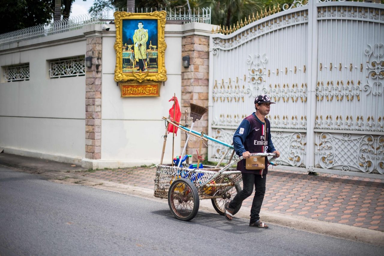 บ้าน ของนางสาวยิ่งลักษณ์​ ชินวัตร ในซอยโยธินพัฒนา 3 ปิดประตูเงียบ