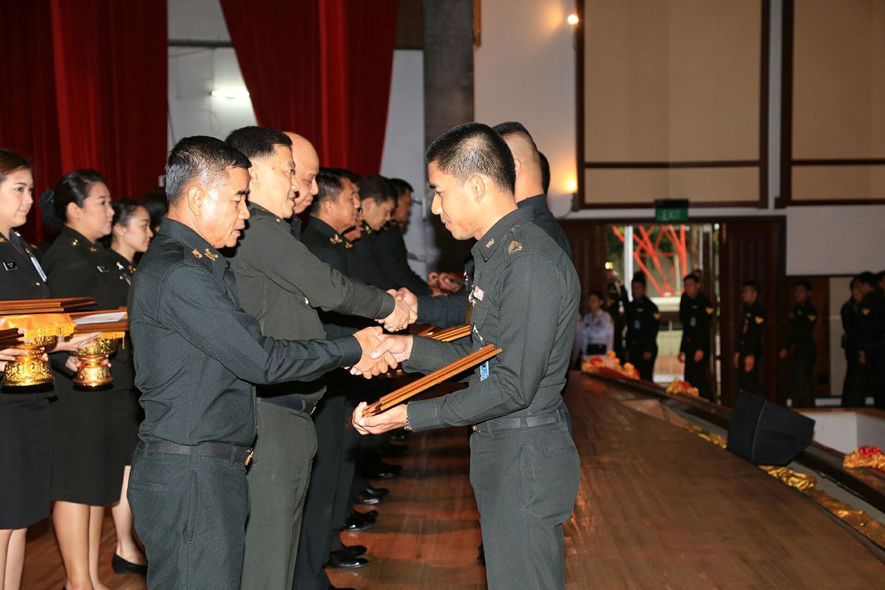 มอบรางวัลให้กำลังพล