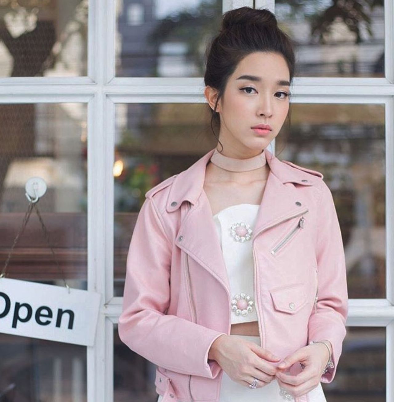 โม มนชนก