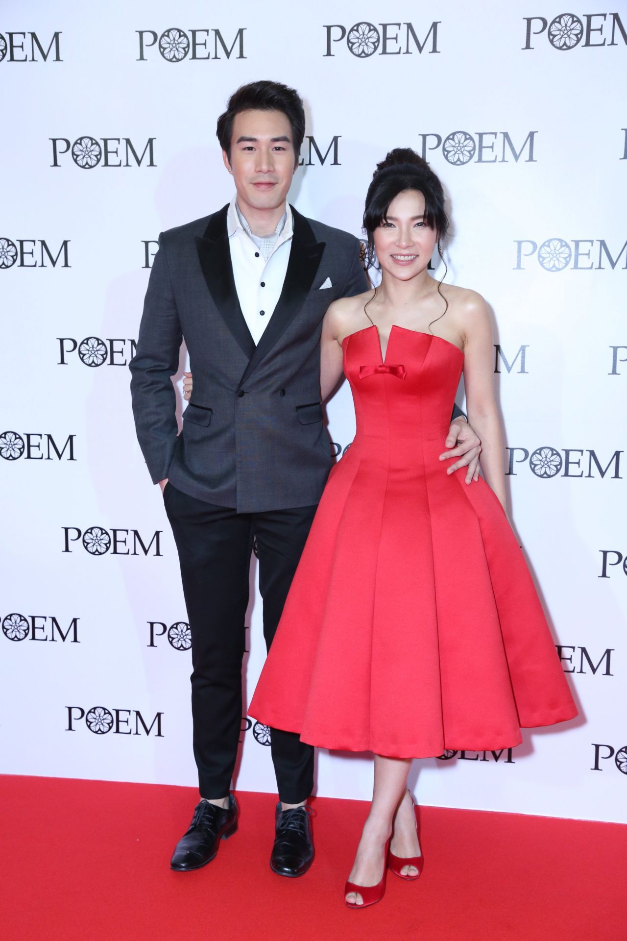 ประชากร ปิยะสกุลแก้ว และศกุนตลา เทียนไพโรจน์ 