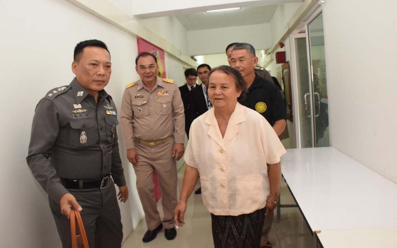 *ซ้าย  พ.ต.อ.ธวัชชัย ศรีสุรางค์ ผกก.สน.บุคคโล