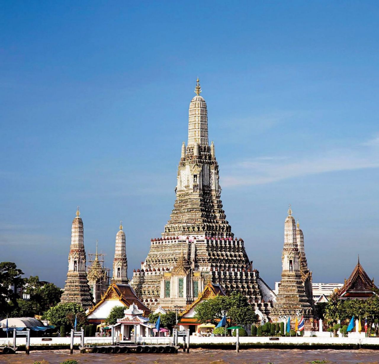 ภาพพระปรางค์ วัดอรุณราชวราราม จากหนังสือ พัฒนาการพระปรางค์ในสยามประเทศ โดยอาคเนย์