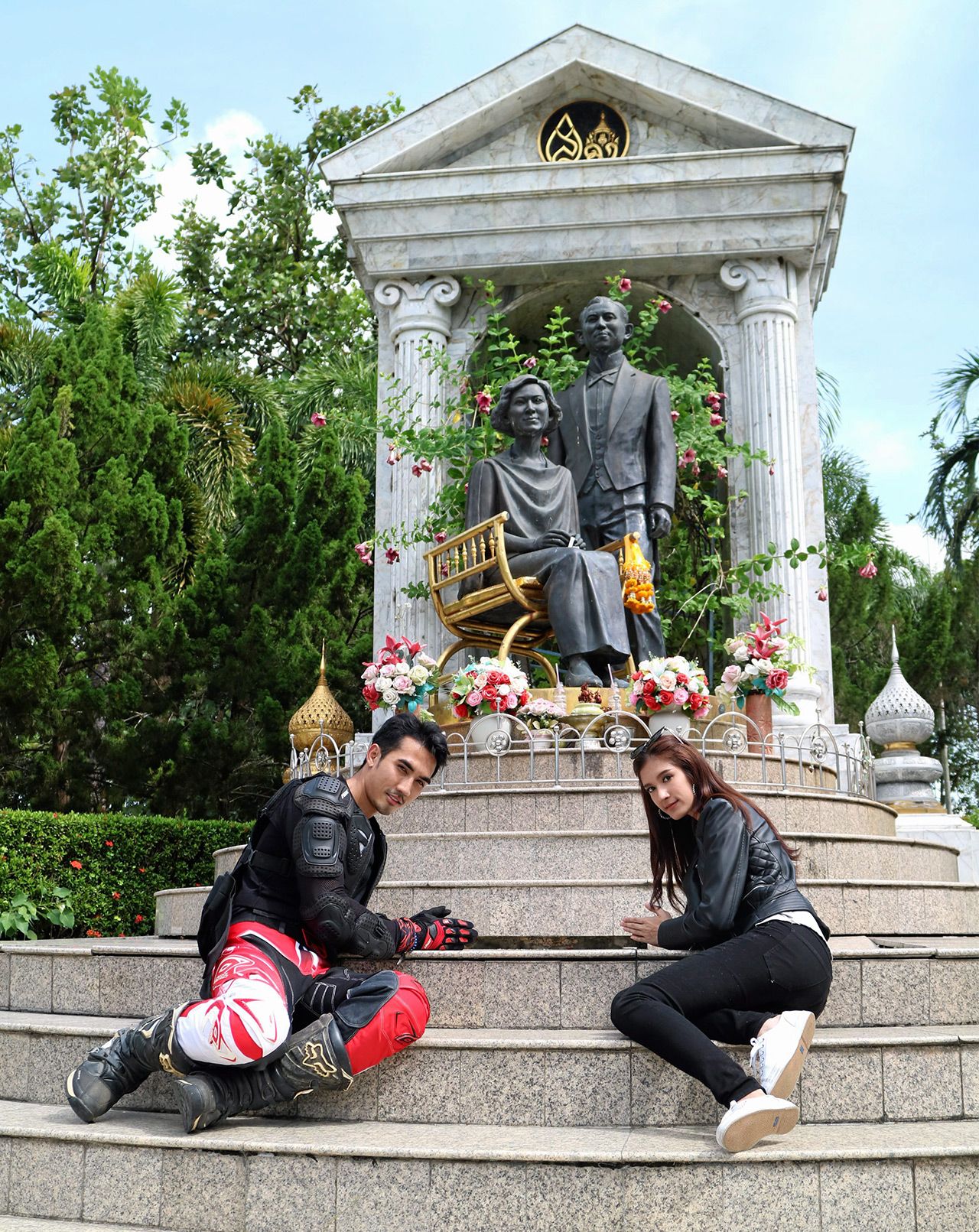‘บิ๊กเอ็ม-เนย’ ขอพลังทางใจ