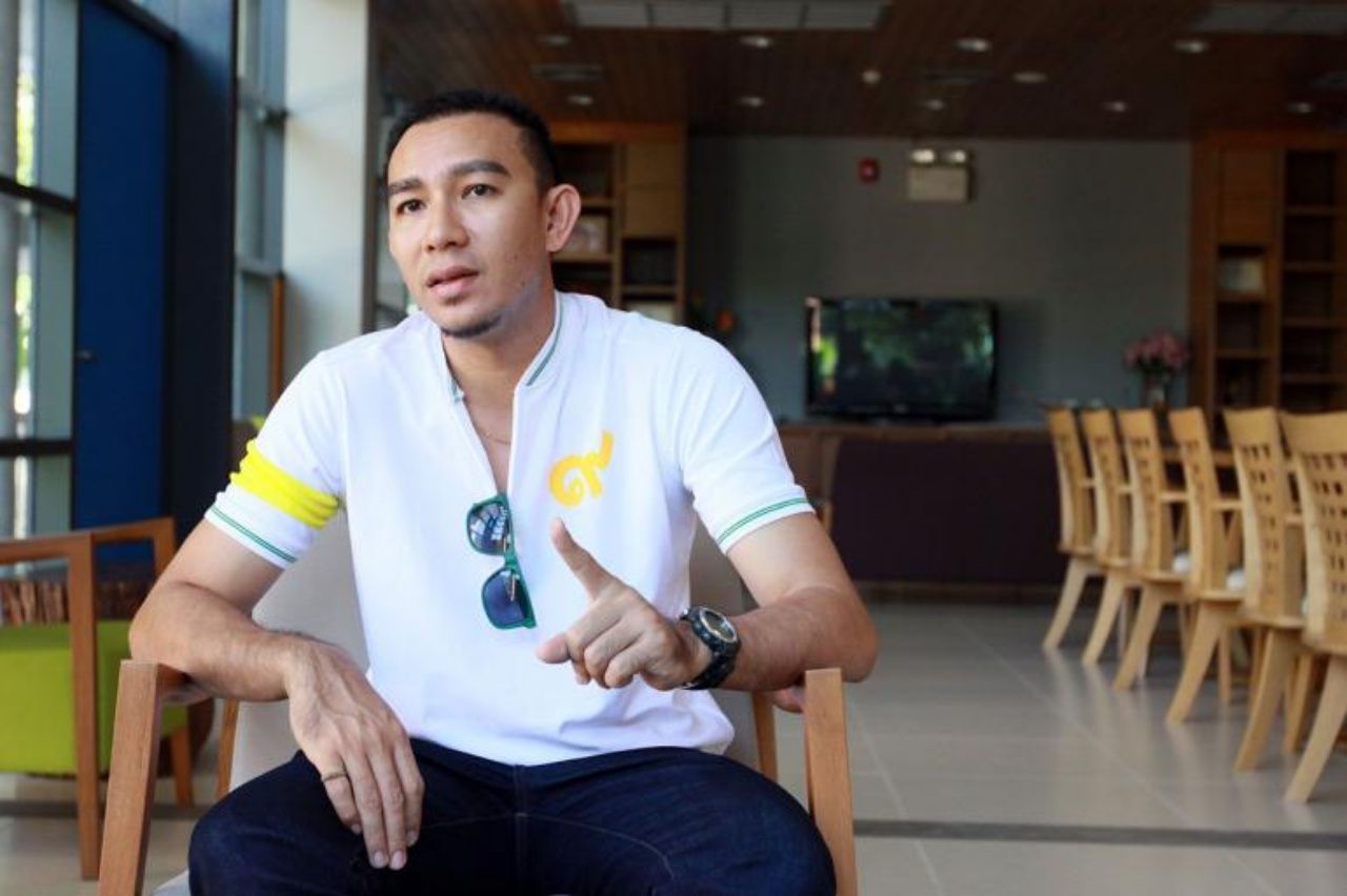 นสพ.ภัทรพล มณีอ่อน หรือ ‘หมอล็อต’ หมอสัตว์ป่าชื่อดังแห่งกรมอุทยานแห่งชาติสัตว์ป่าและพันธุ์พืช 