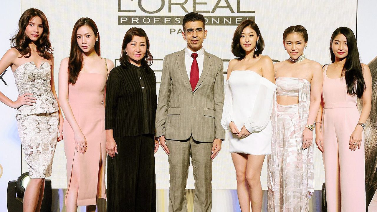 ใช้ดีจัง  -  อวนิช บาจาจ เปิดตัว “พาวเวอร์มิกซ์ บูสเตอร์” ผลิตภัณฑ์เพื่อการฟื้นบำรุงผมแบบใหม่ล่าสุดช่วยให้เส้นผมนุ่มลื่นชุ่มชื่นเงางามจาก ลอรีอัล โดยมี อารยา จิตตโรภาส, คีรติ มหาพฤกษ์พงศ์, พิมพ์พัชร วัชรเสวี และ ณิชชา บุณยากร มาร่วมงานด้วย ที่สยามเซ็นเตอร์ วันก่อน.