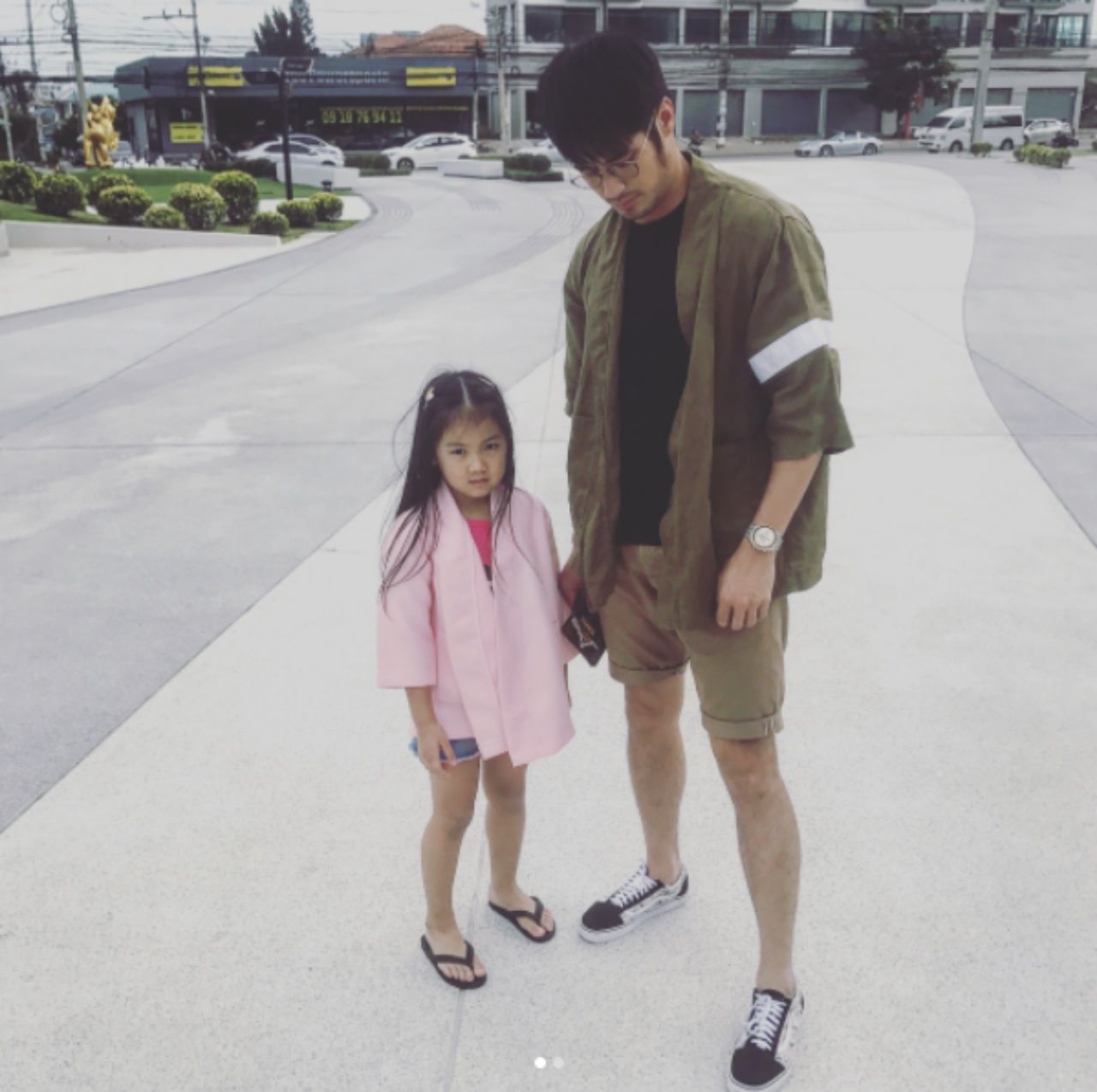 วันใหม่ ขายาวแข่งสูงกับเฮียบอย