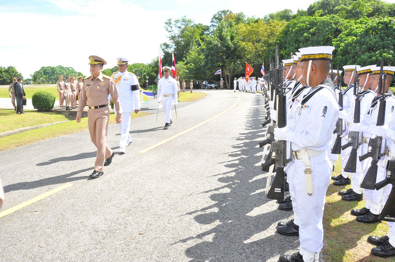 ตรวจแถวทหารกองเกียรติยศ