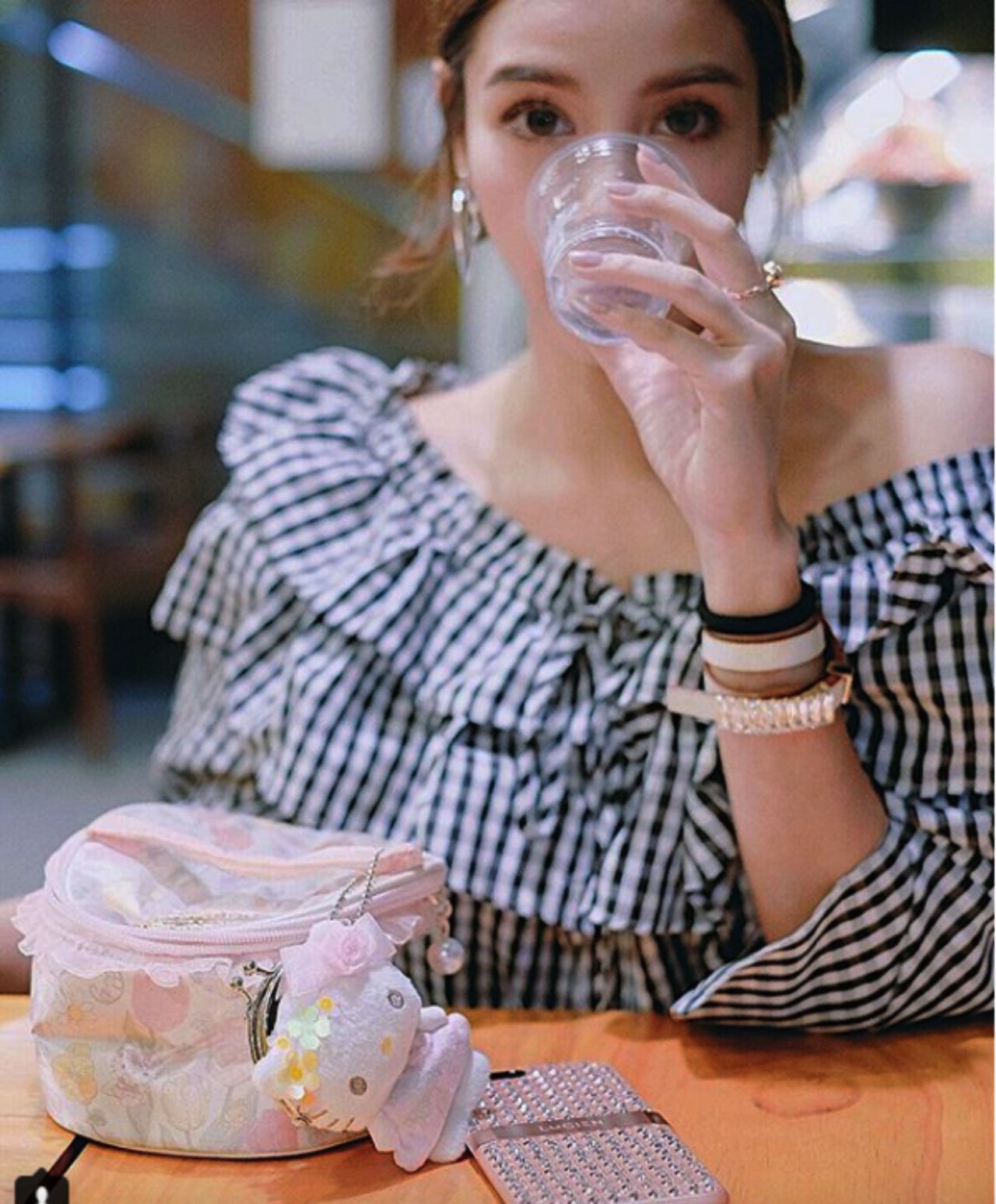 ดื่มน้ำเปล่าสะอาดๆ ก็คือวิธีการดูแลตัวเอง