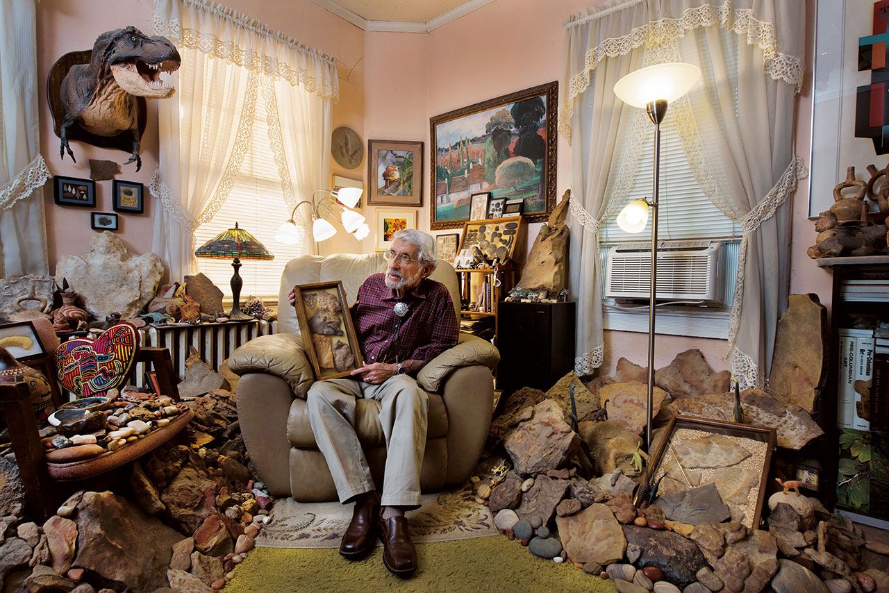 ชายธรรมดาผู้มีดวงตาไม่ธรรมดาเมื่อพูดถึงการค้นหาฟอสซิล เรย์ สแตนฟอร์ด พบแผ่นหินหลายร้อยแผ่นที่มีร่องรอยของ เทอโรซอร์และสัตว์ที่สูญพันธุ์ไปแล้วอื่นๆ ใกล้บ้านของเขาในกรุงวอชิงตัน ดี.ซี.