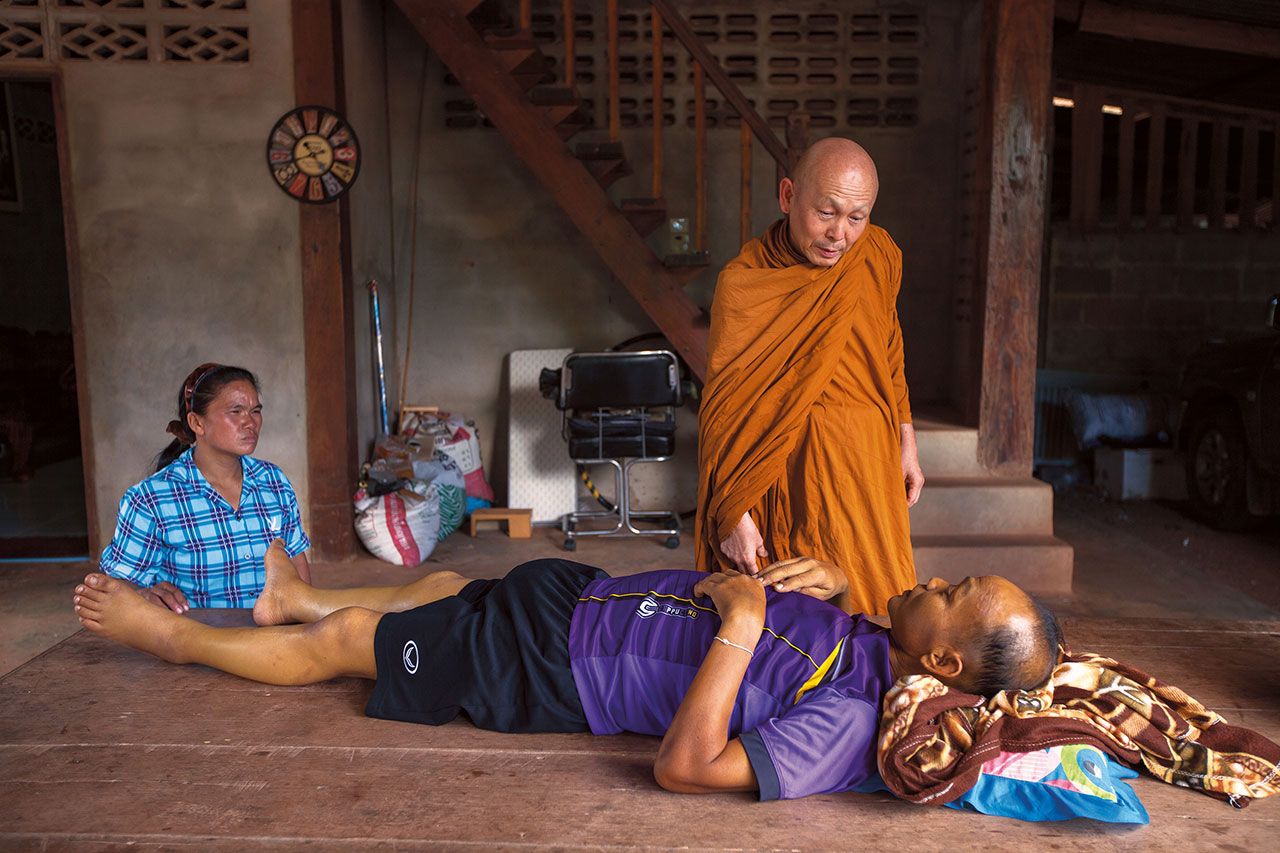 พระไพศาลมีงานอบรมการเผชิญความตายอย่างสงบปีละ 14 ครั้ง เมื่อมีผู้นิมนต์ ท่านก็ไปเยี่ยมเยียนผู้ป่วยและใช้ธรรมะ “ป่วยแต่กาย ใจไม่ป่วย” ในการรักษาใจ