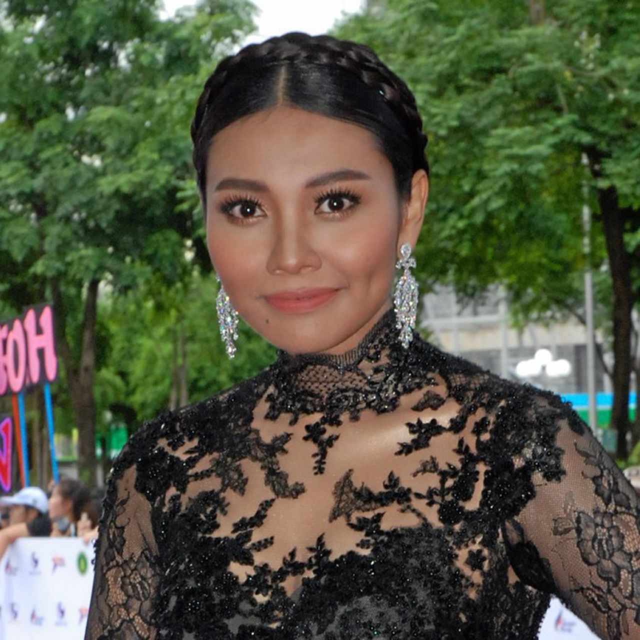 ทำงานวงการมาเกือบ 10 ปี วันนี้ แก้ม-วิชญาณี เก็บเงินซื้อบ้านได้อีกหลังที่หมู่บ้าน The Plant Elite พัฒนาการ 44 ได้ฤกษ์ทำบุญขึ้นคฤหาสน์ใหม่วันพฤหัสฯนี้.