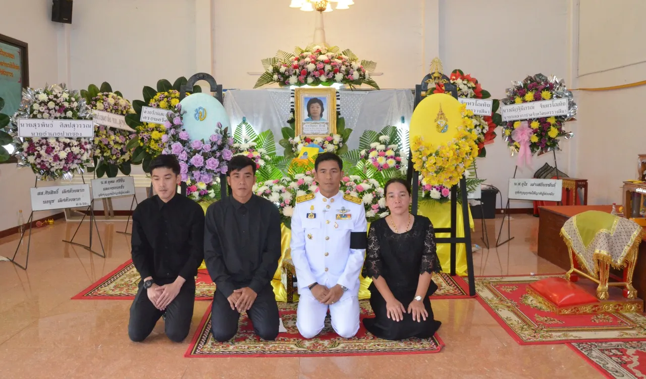 ลูกสุดซาบซึ้ง ในหลวงโปรดเกล้าฯพระราชทานเพลิงศพ ป้าจินตนา แม่ค้าจิตอาสา