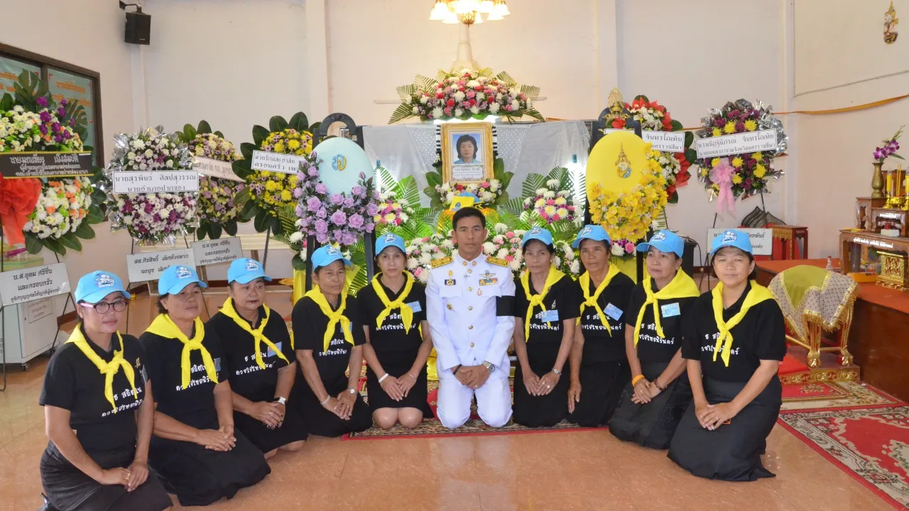 ลูกสุดซาบซึ้ง ในหลวงโปรดเกล้าฯพระราชทานเพลิงศพ ป้าจินตนา แม่ค้าจิตอาสา