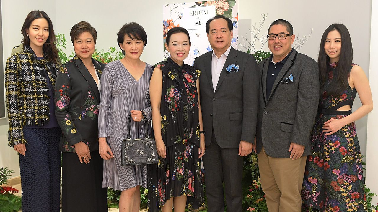 ชมก่อน อรอุมา ชวลิตธำรง จัดงานพรีวิวคอลเลกชั่นสุดพิเศษแห่งปี ERDEM x H&M ผลงานของการคอลลาบอเรชั่นกับดีไซเนอร์แบรนดังจากอังกฤษ โดยมี ปกรณ์ พรรธนะแพทย์, อิศเรศ จิราธิวัฒน์, รวิมน ฐานิตารมภ์ และ ชญาภา จูตระกูล มาร่วมงานด้วย ที่โชว์รูม H&M เซ็นทรัลเวิลด์ วันก่อน.