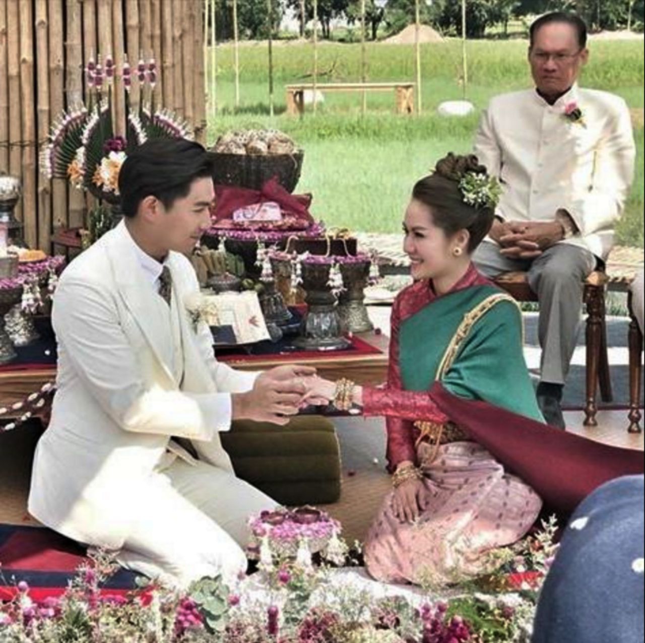 ในทุ่งนา ก็มีแดดรำไร