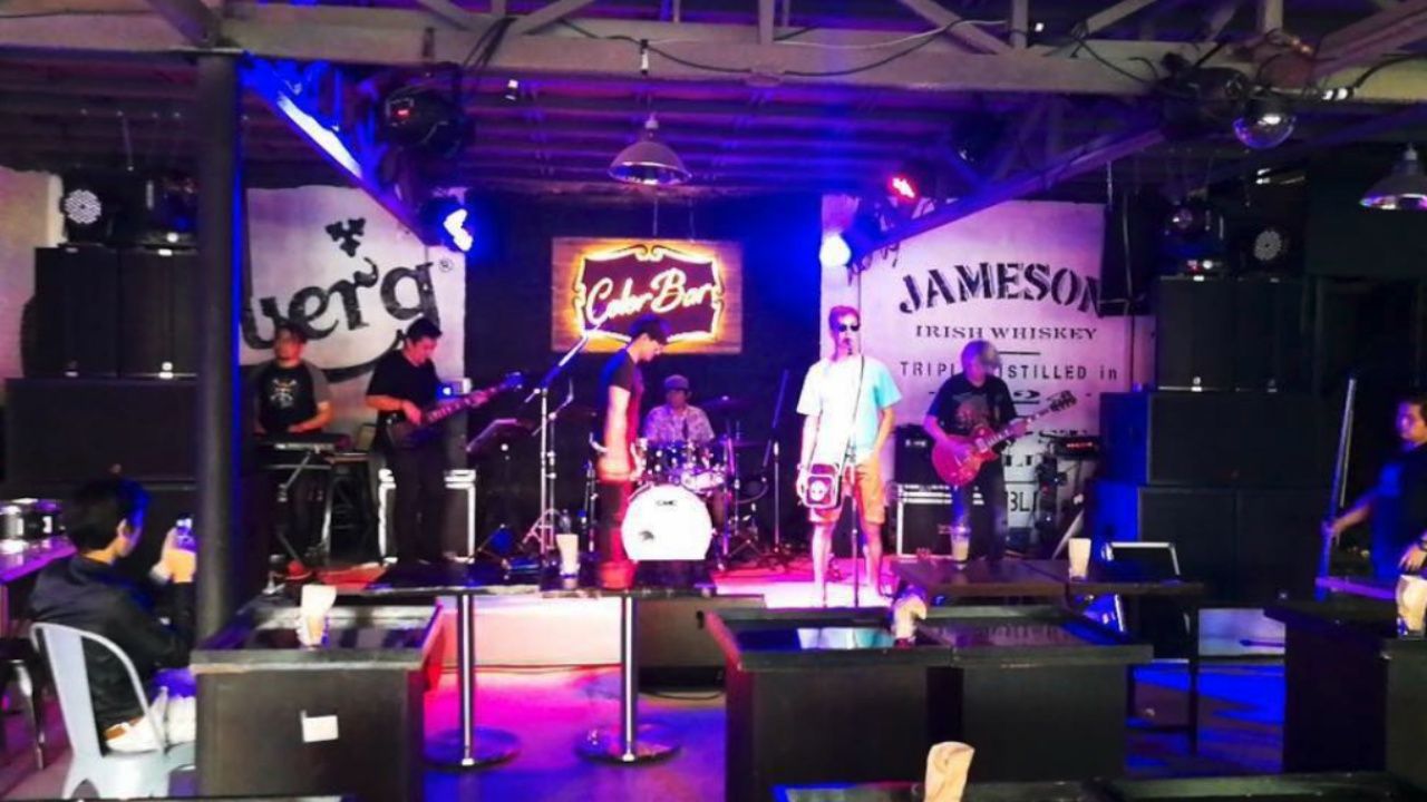 เตรียมความพร้อมก่อนเล่นคอนเสิร์ต ภาพจาก FB SiamTownUS