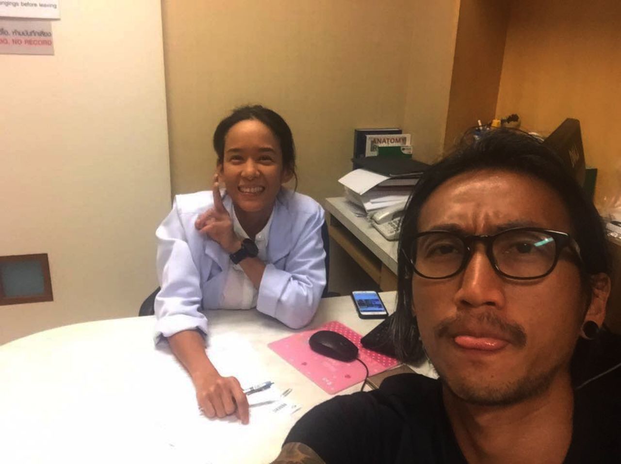 พี่ตูนเข้าเช็กร่างกายก่อนวิ่ง