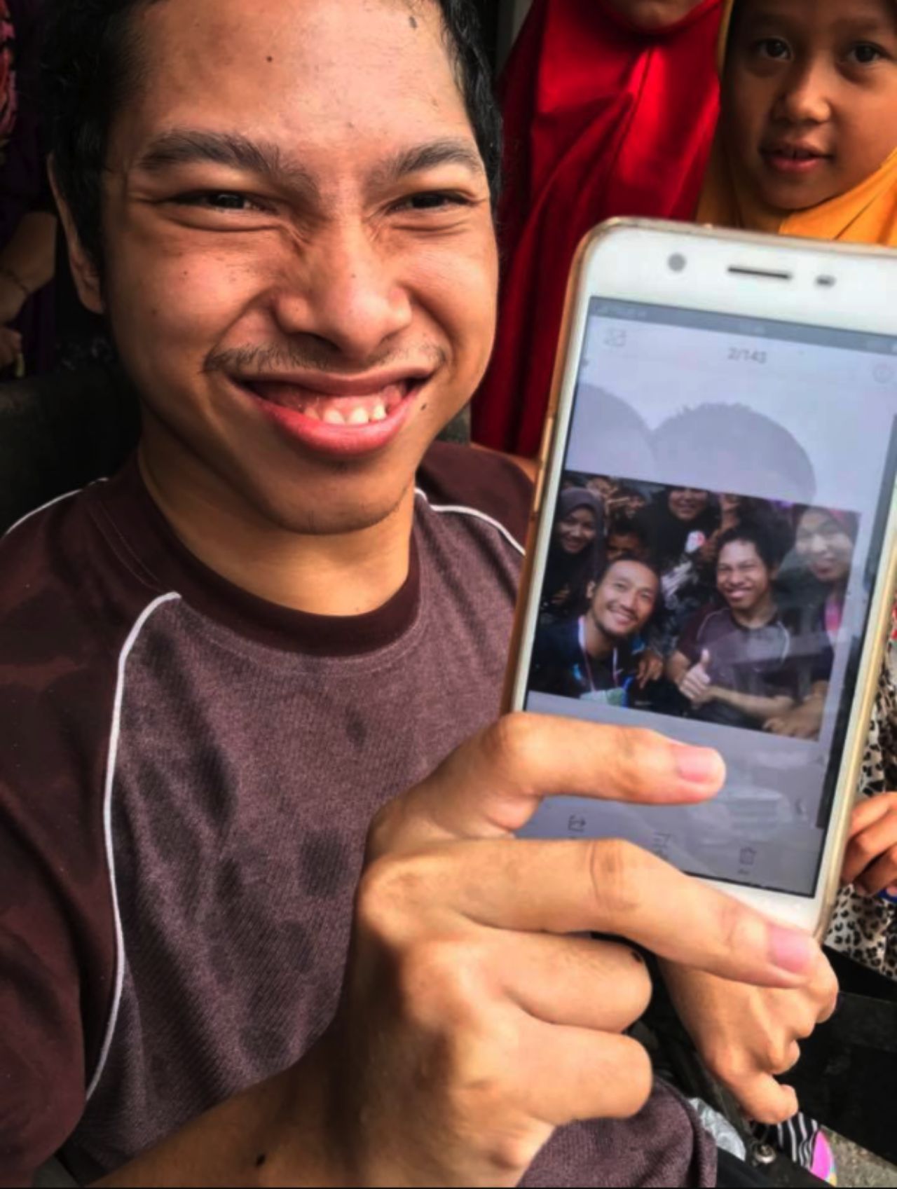 ยิ้มไม่หุบ