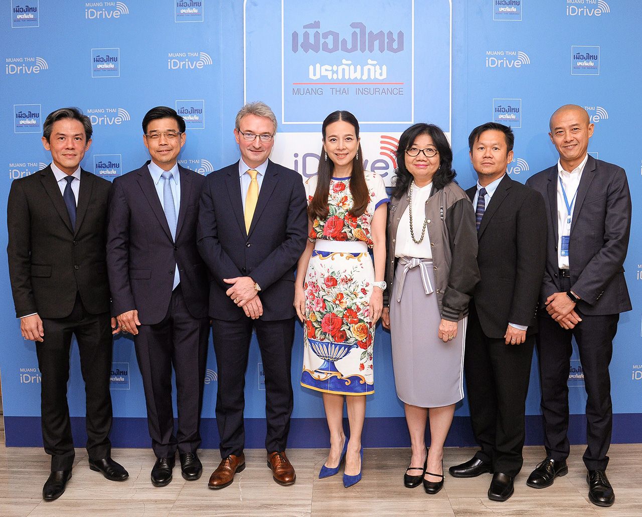 ดีมาก นวลพรรณ ล่ำซำ เปิดตัวนวัตกรรมใหม่ “Muang Thai iDrive” แอพพลิเคชั่นเพื่อความปลอดภัยในการขับขี่ของเมืองไทยประกันภัย โดยมี วาสิต ล่ำซำ, ริชาร์ด เจลเบิร์ต, ปุณฑริกา ใบเงิน และ ชัยฤทธิ์ ทรงพลังธรรม มาร่วมงานด้วย ที่โรงแรมแกรนด์ เมอร์เคียว ฟอร์จูน วันก่อน.