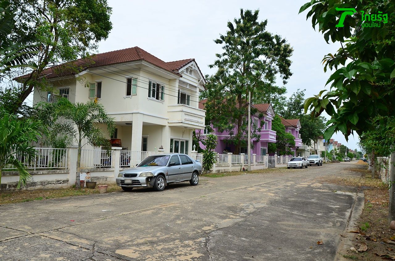 บ้านของเพื่อนดารา ที่กิตติและคิตตี้พร้อมลูกๆ อาศัยอยู่