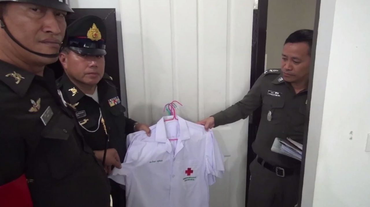 เสื้อกาวน์ ระบุชื่อ หมอจิรเดช แอบอ้างสร้างความน่าเชื่อถือ