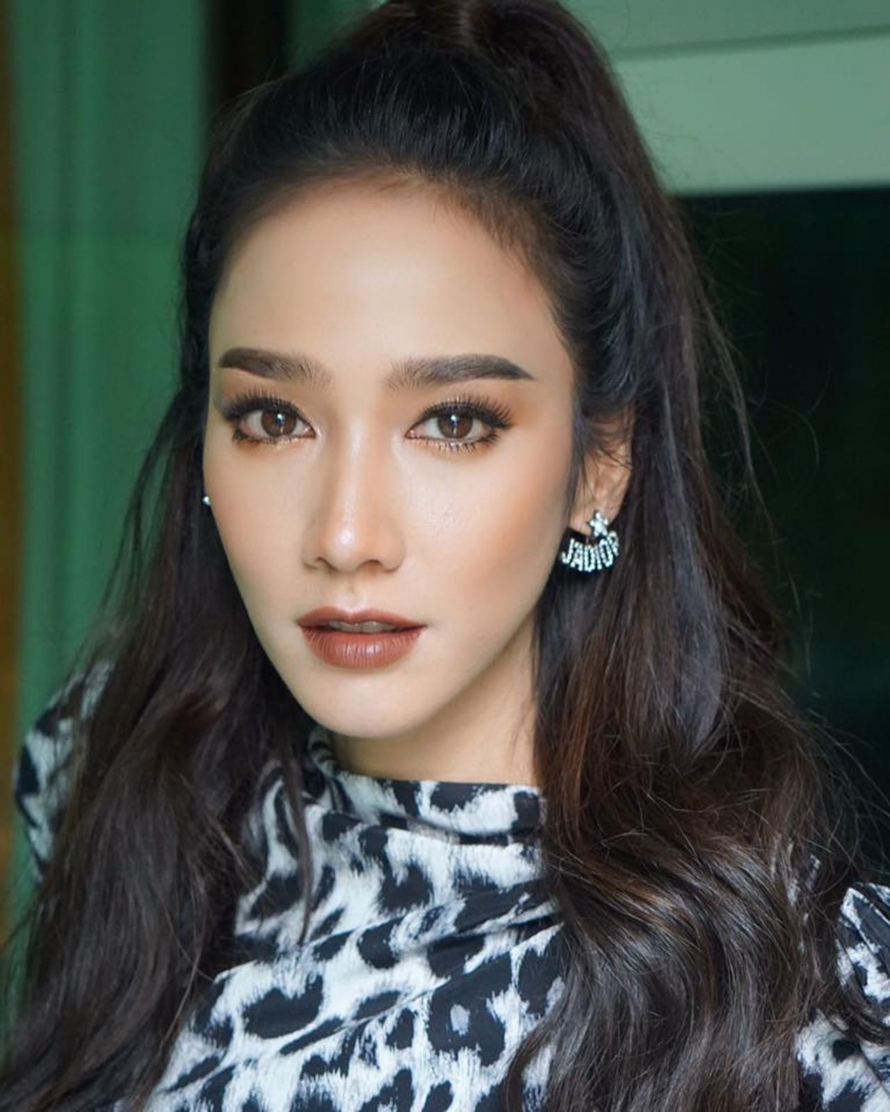 ลุคเมคอัพโทนน้ำตาล