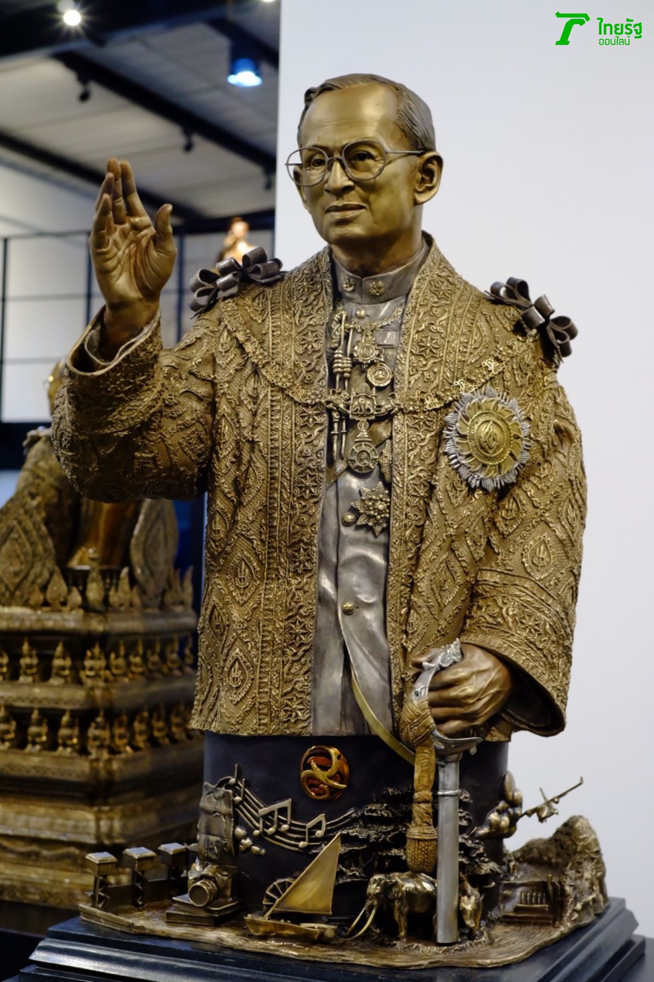 KING RAMA 9 THE GREAT 