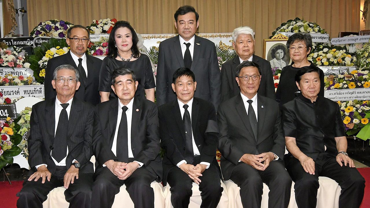 สู่สุคติ จรัลธาดา กรรณสูต องคมนตรี เป็นประธานในพิธีสวดพระอภิธรรมศพ ชุรีย์ มารดาของ สมประสงค์ บุญยะชัย โดยมี พล.อ.อ.วีรวิท คงศักดิ์, พล.ร.อ.ประเสริฐ บุญทรง, ทวี ประจวบลาภ, อุไรวรรณ กรวิทยาศิลป และ พีรพล พิชยวัฒน์ มาร่วมในพิธีด้วย ที่วัดมกุฏกษัตริยาราม วันก่อน.