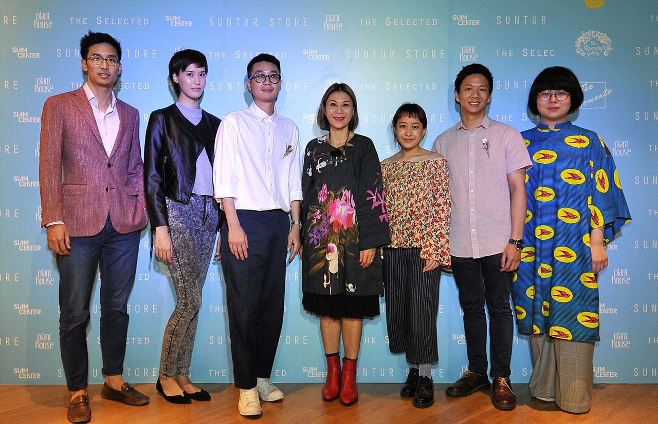 แนวศิลปะ ปารีสา จาตนิลพันธุ์, ยศนันท์ วุฒิกรสมบัติกุล, มนัสลิล มนุญพร และ นรสิทธิ์ วิสิฐนรภัทร จัดงาน The Selected presents : o2 (Oxygen) Collection เปิดตัวผลิตภัณฑ์ศิลปะการวาดภาพสีน้ำสร้างสรรค์ลงบนของแต่งบ้าน ที่ร้านเดอะ ซีเล็คเต็ด สยามเซ็นเตอร์ วันก่อน.