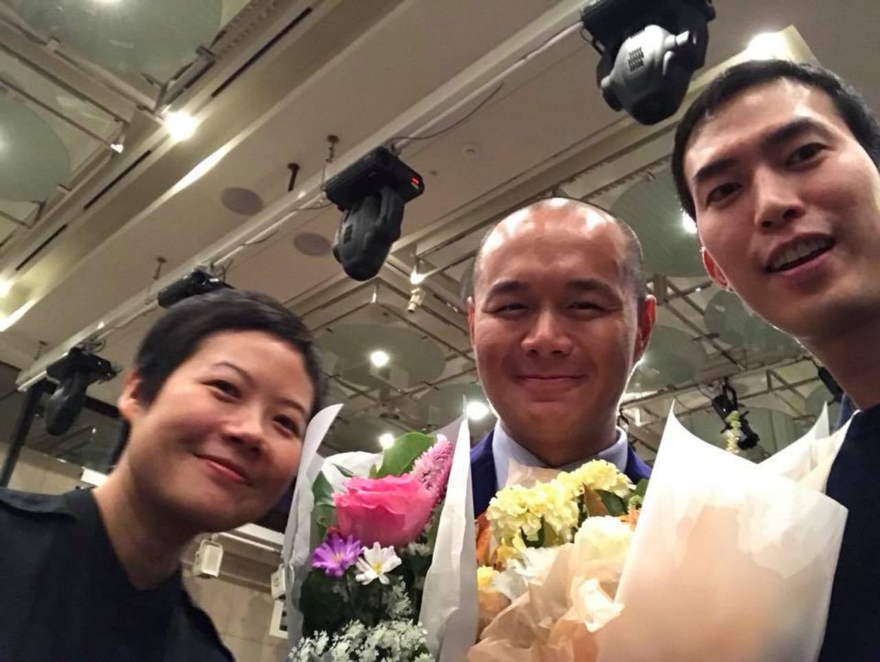 (ซ้ายมือ) ใหม่ อโนชา ผู้กำกับ ดาวคะนอง By the time it gets dark (ขวาสุด) จอช คิม ผู้กำกับ พี่ชาย My Hero หรือ How to Win at Checkers (Every Time)