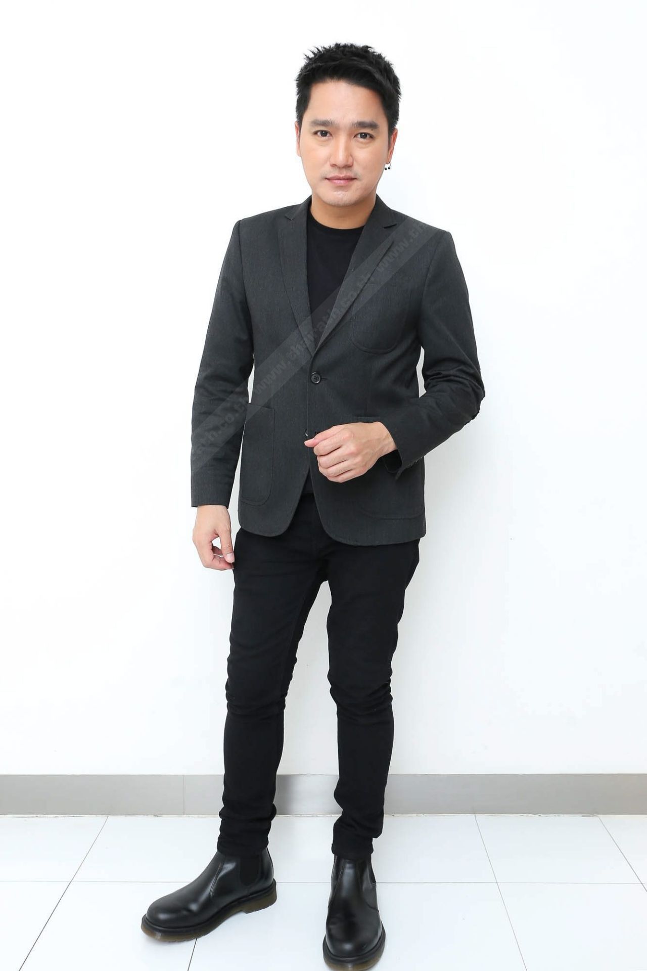 เอ๊ะ จิรากร