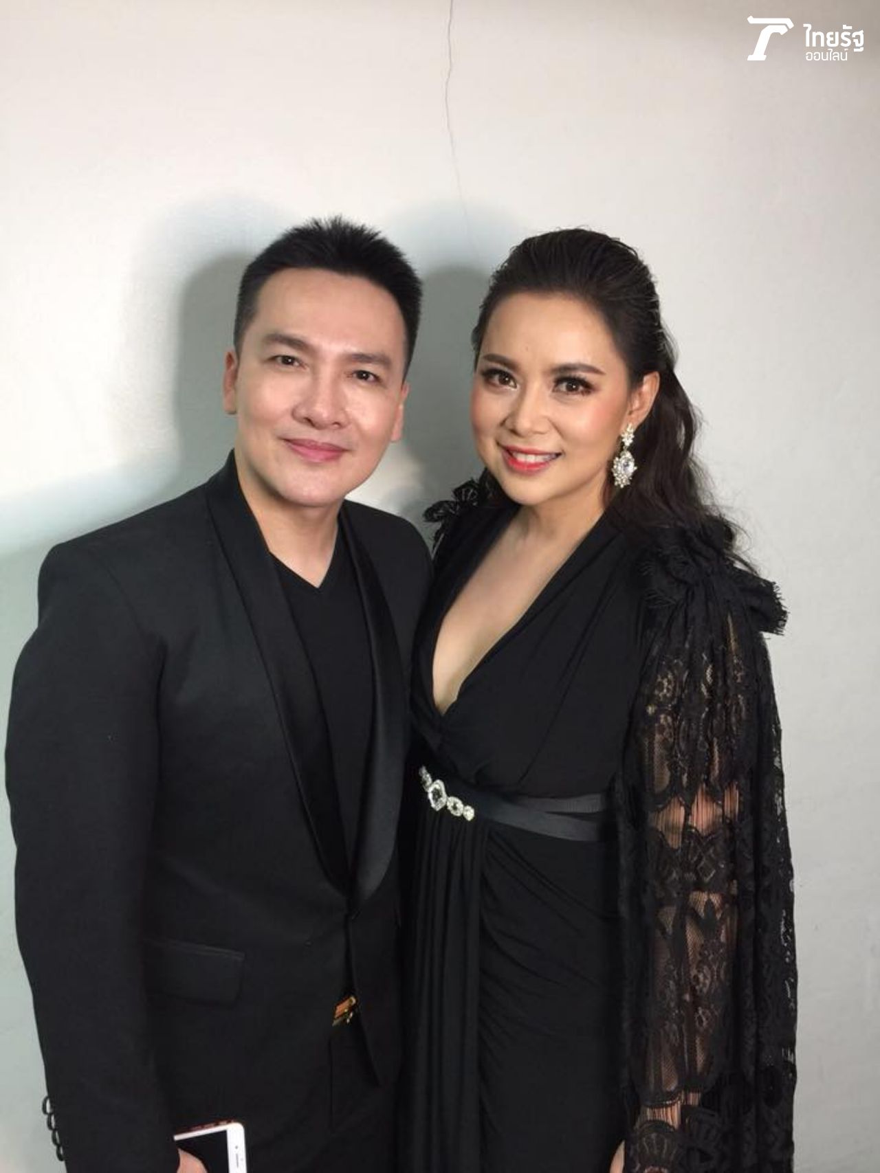 (ซ้ายมือ) นุ อนุสรณ์ (ขวามือ) บุ๋ม ปนัดดา 