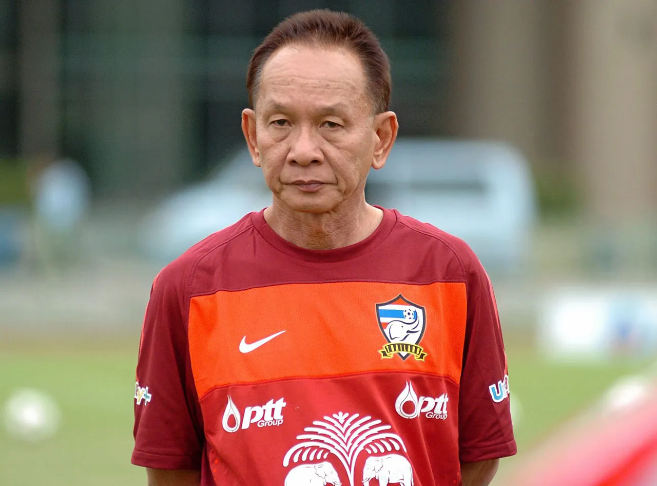 อาจหาญ ทรงงามทรัพย์ เจ้าของฉายา "ขงเบ้งลูกหนัง"