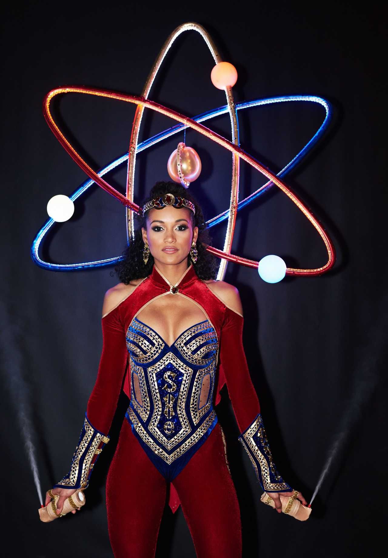 จักรวาลอยู่ที่นี่แล้ว Kara McCullough จากสหรัฐอเมริกา 