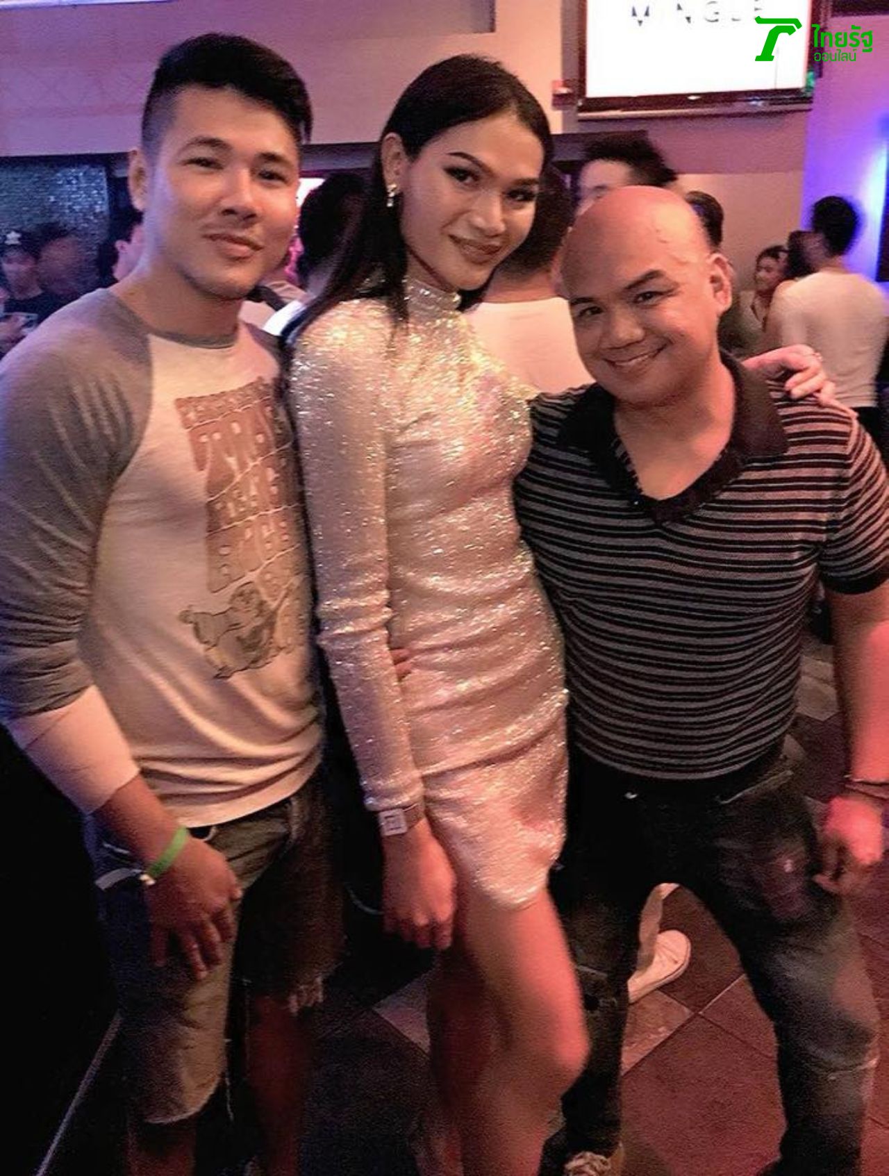 (คนกลาง) นางแบบข้ามเพศชาวไทยอินเตอร์แล้ว มีมี่ พชรณัฏฐ โนบรรเทา กับ  ซีซิลลิโอ้ อัสสันซิออน ผู้บริหารสเลย์โมเดลเมเนจเมนต์ Slay Model Management 