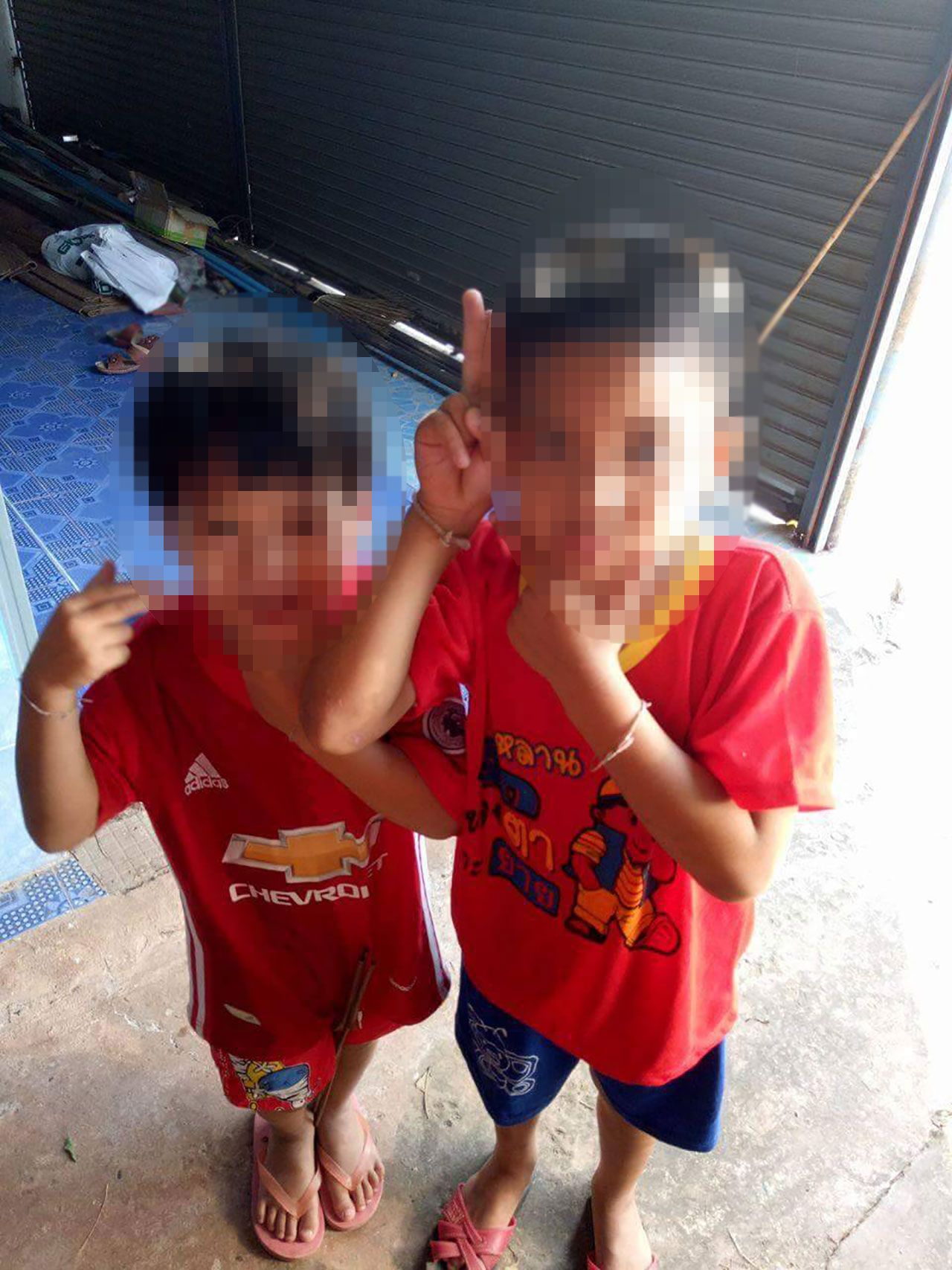 ลูกทั้งสองที่เกิดจากหมันหลุด