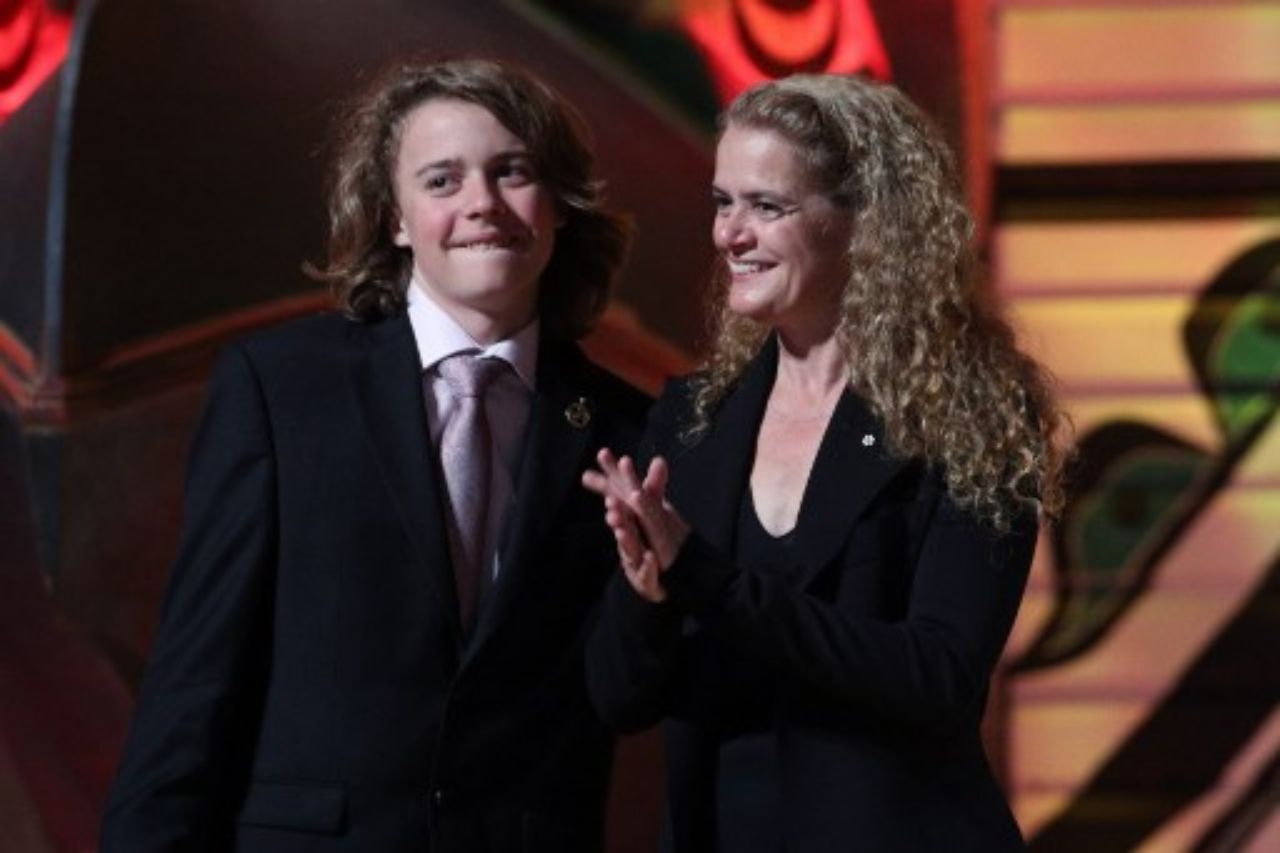 มาดาม จูเลีย พาแยต กับ ลูกชาย ลอเรียร์ พาแยต ฟลินน์ เมื่อ 2 ต.ค.60