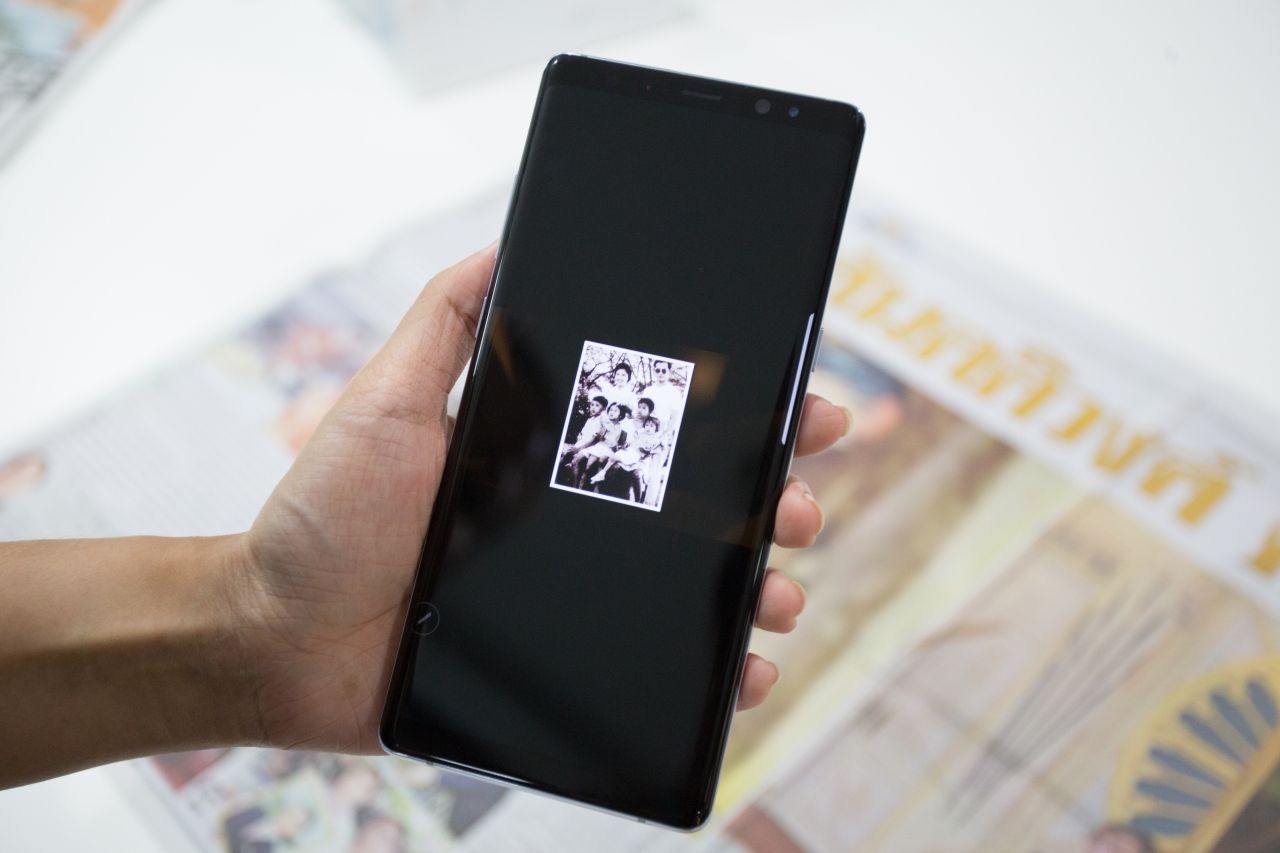 AR: ภาพวิดีโอ สมเด็จพระเจ้าอยู่หัวมหาวชิราลงกรณ บดินทรเทพยวรางกูร เสด็จขึ้นทรงราชย์เป็นพระมหากษัตริย์ รัชกาลที่ 10