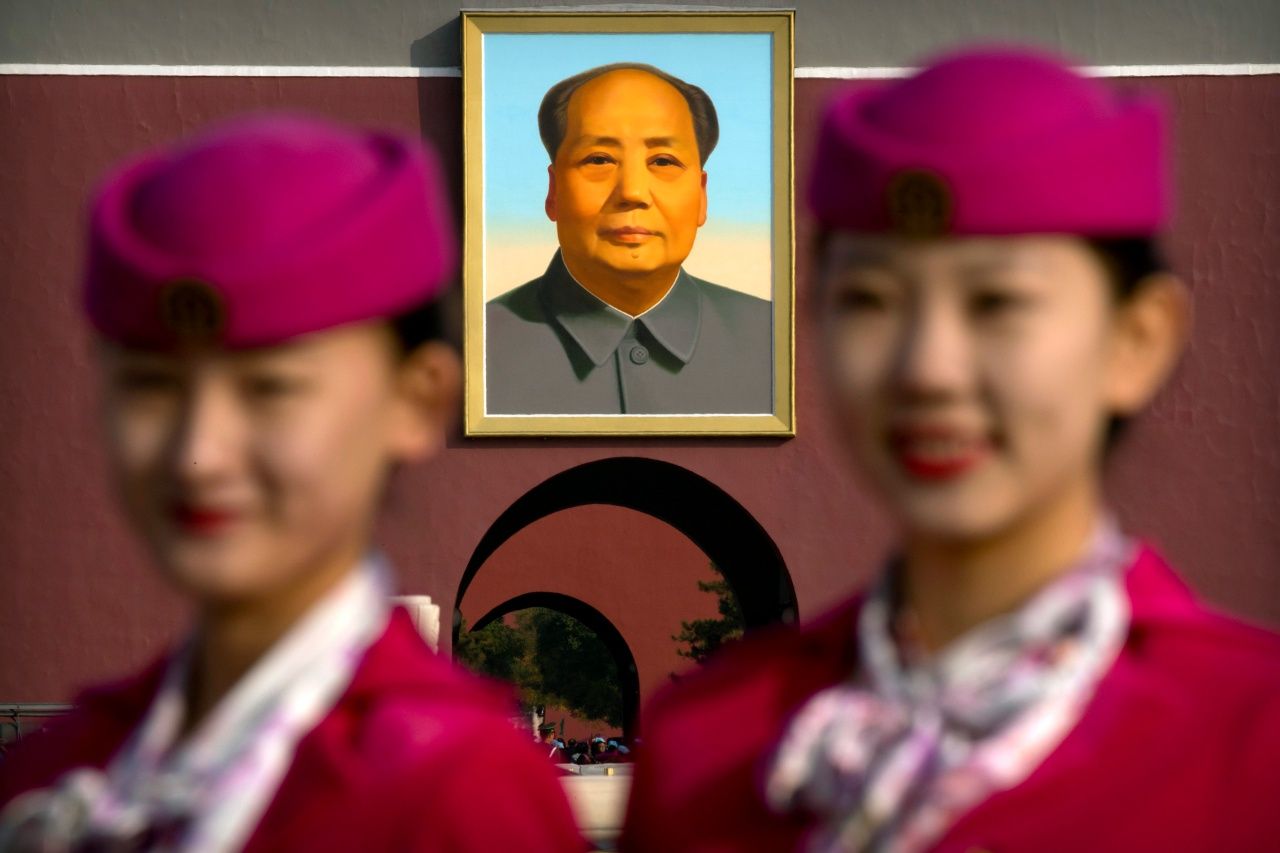 รูปเหมือนขนาดใหญ่ของ เหมา เจ๋อตง ประดับอยู่ที่ประตูเทียนอันเหมิน