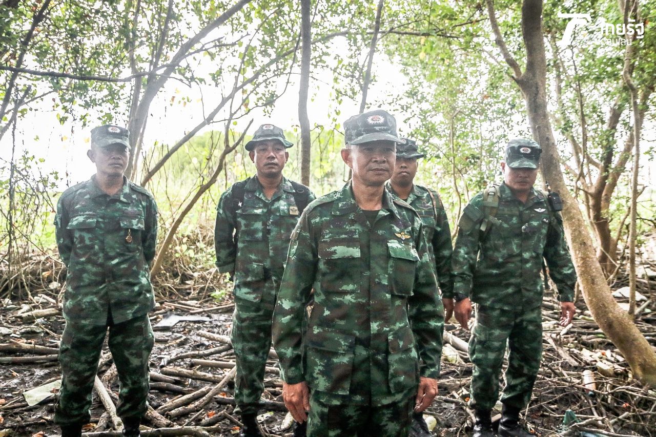 พ.ต.สมจิตร สุวรรณสิทธิ์ อาจารย์แผนกวิชาการรบพิเศษ และครูฝึกท่านอื่นๆ 