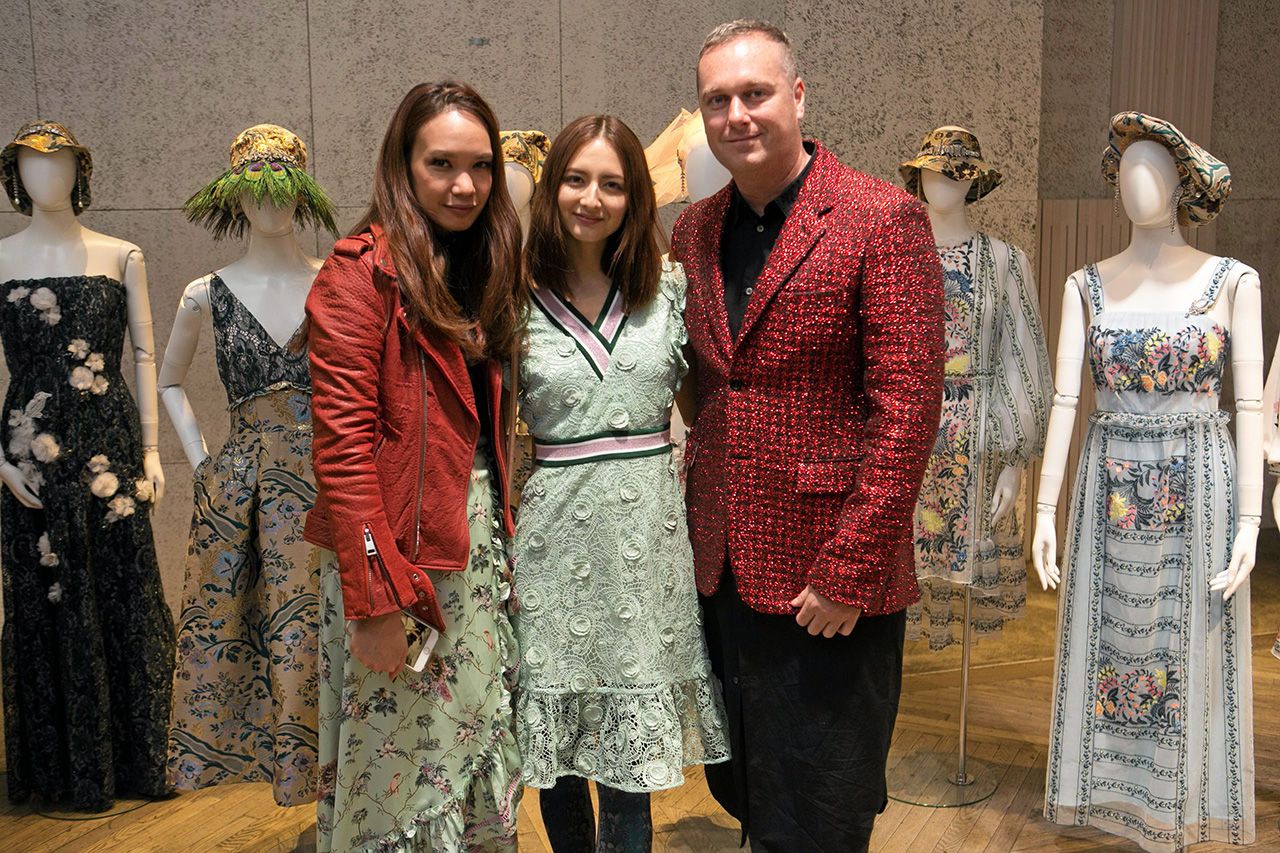 ดิษยา สรไกรกิติกูล ต้อนรับ เอลลี่ โรส, เจสัน โค้ตส์.