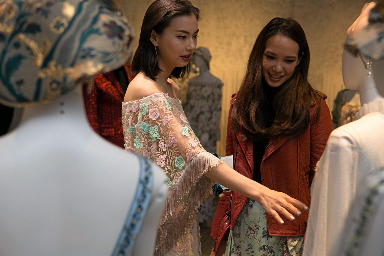 ลอเรน ไซ ชื่นชมคอลเลกใหม่ของแบรนด์ดิษยา.