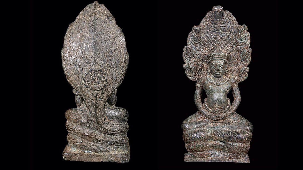 พระพุทธรูป ปางนาคปรก พุทธศิลป์ สมัยลพบุรี (บายน) พุทธศตวรรษที่ ๑๘ เนื้อสำริด ของพรรค คูวิบูลย์ศิลป์.