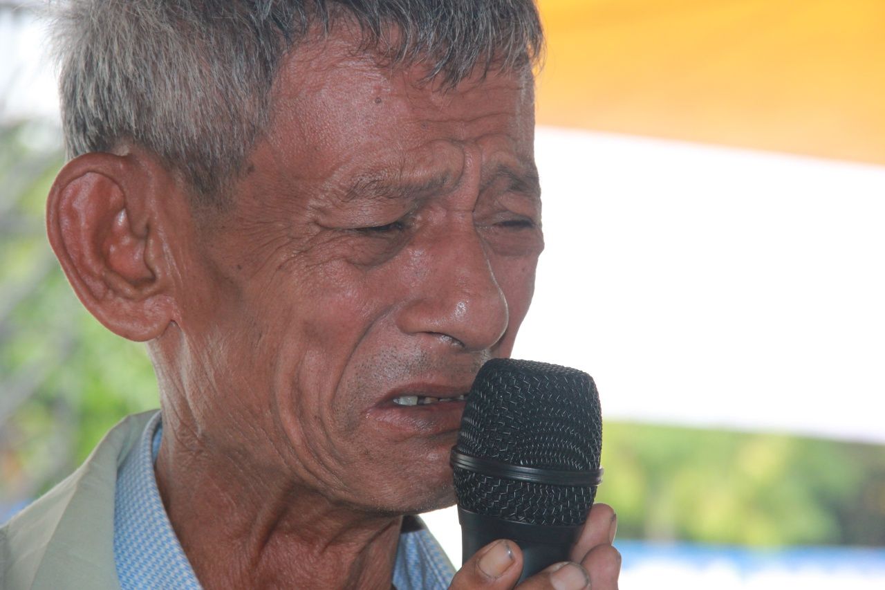 ลุงโรจน์ ไหว้ขอบคุณผู้ใจบุญทั้งน้ำตา