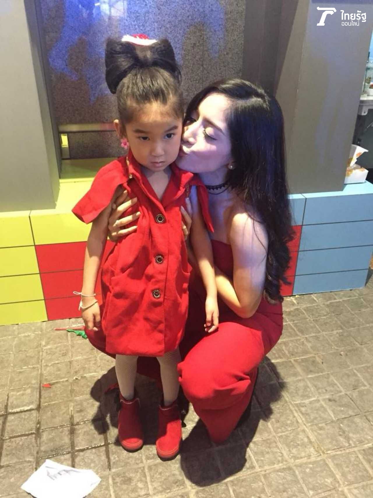 น้องบีน่า ธนิวริสตา แก้วชมภูพาน