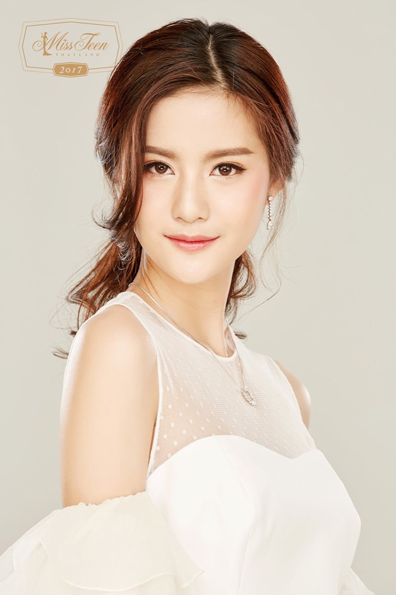 เกรซ-บุศรินทร์ วงศ์ลีลนนท์ รองอันดับ 1 มิสทีน ไทยแลนด์ 2015