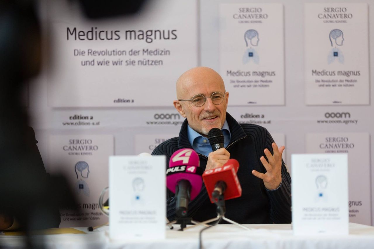 นายเซอร์จิโอ คานาเวอร์โร แถลงข่าวที่เวียนนา เมื่อ 17 พ.ย. 60 ว่าผ่าตัดหัวมนุษย์ (ศพ) ครั้งแรกที่จีน