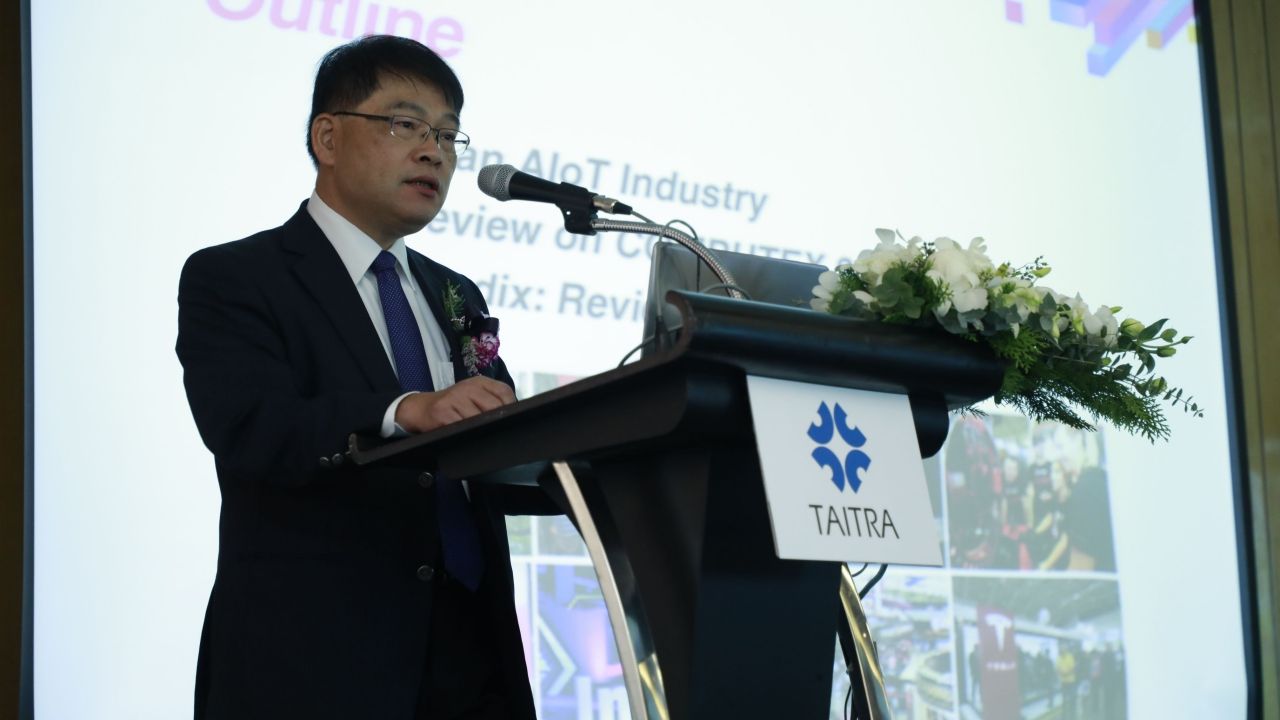 สวี่ จื้อ หมิง ผู้อำนวยการฝ่ายเศรษฐกิจ