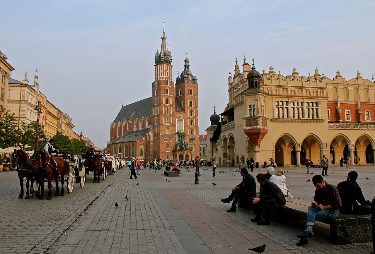 แหล่งท่องเที่ยวแนวปราสาท พระราชวัง